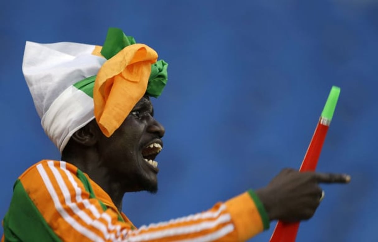 Un supporter de l’équipe de football de Côte d’Ivoire. © Themba Hadebe/AP/SIPA