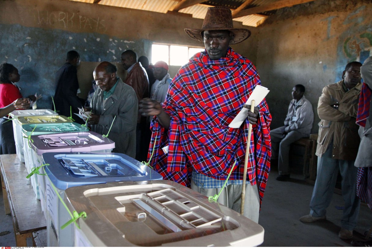 Dans un bureau de vote à Kajiado, à 60 km de Nairobi, lors des élections générales du 4 mars 2013 au Kenya. © Sayyid Azim/AP/SIPA