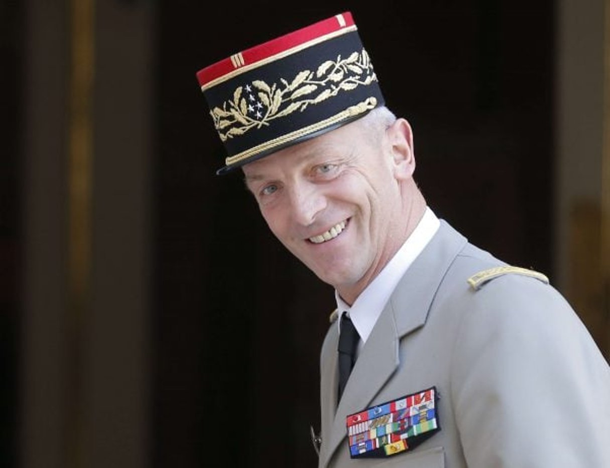 Le chef d’état-major des armées françaises, François Lecointre arrive à Matignon pour une rencontre avec le Premier ministre Édouard Philippe, vendredi 21 juillet 2017. © AP Photo/Michel Euler/