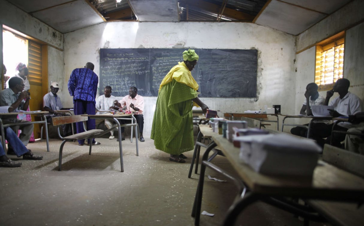Un bureau de vote à Fatick, au Sénégal, en 2012 . © Gabriela Barnuevo/AP/SIPA