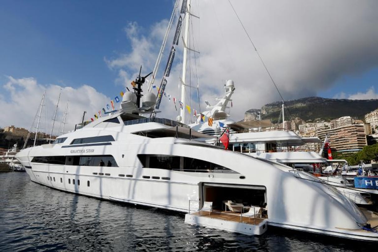 Le yacht « Galactica Star » dans le port de Monaco, le 25 septembre 2013. © Valery Hache/AFP