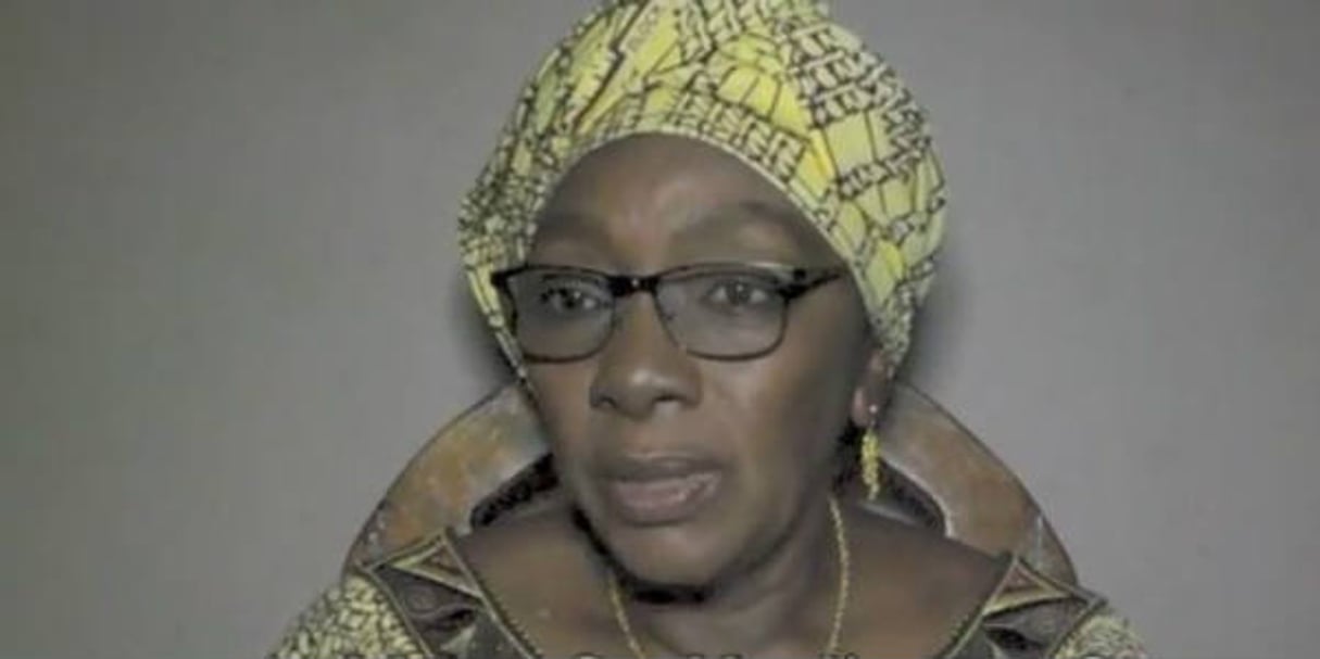 Sy Kadiatou Sow, co-fondatrice et présidente de la plateforme Antè A Bana (Touche pas à ma Constitution). © Capture d’écran Youtube