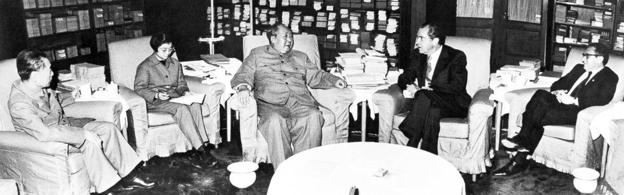 À Pékin, le 21 février 1972, Mao Zedong reçoit Richard Nixon,en présence de Zhou Enlai et de Henry Kissinger. &copy; Bettmann Archive/Getty images