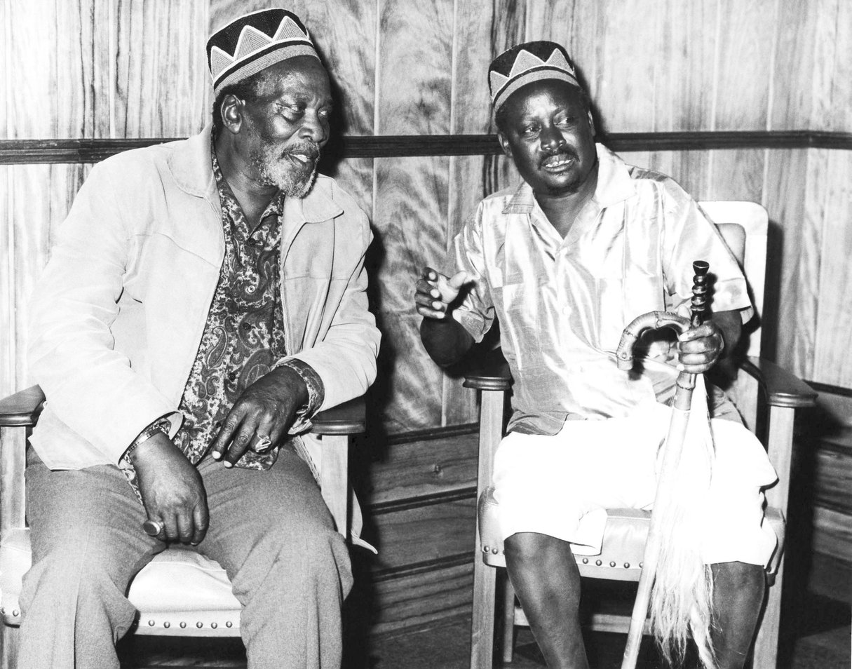 Jomo Kenyatta (à g.) et Jaramogi Oginga Odinga, premiers président et vice-président du pays. &copy; Africa24 Media/Camerapix/Mohamed Amin/Duncan Willetts/AFP