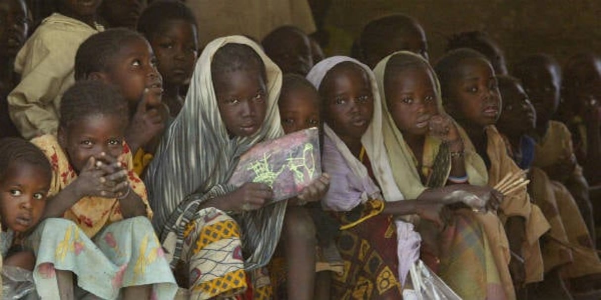 Des écoliers à Mani, au Tchad, à 120 km au sud de la capitale N’Djamena, le 21 février 2006. © SAYYID AZIM/AP/SIPA