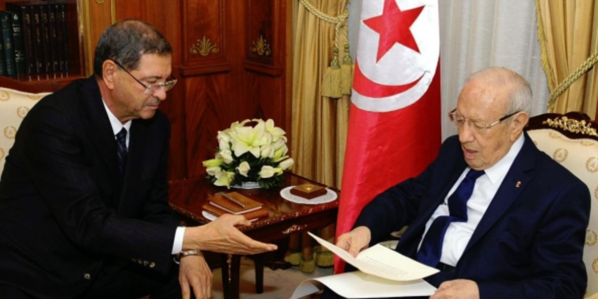 L’ex-Premier ministre Habib Essid, nommé conseiller à la présidence, et le président tunisien Béji Caïd Essebsi, le 23 janvier à Tunis. © Hassene Dridi/AP/SIPA