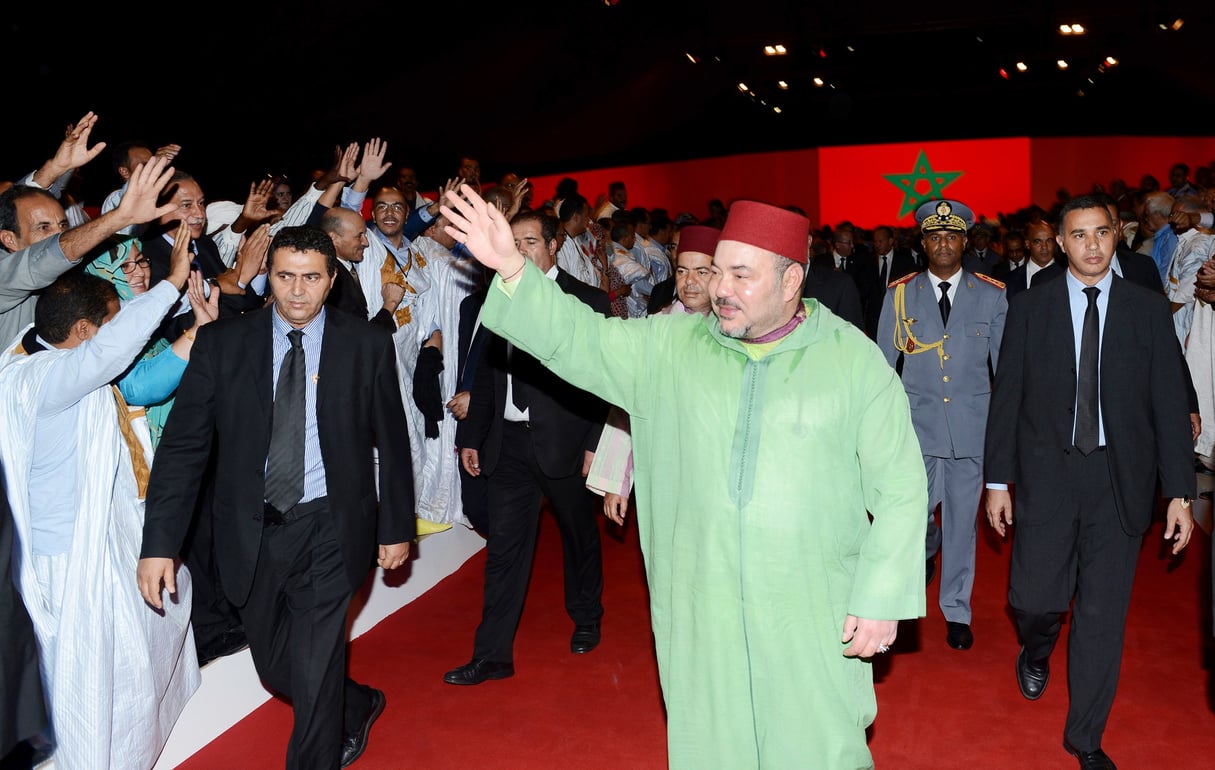 Le Roi Mohammed VI préside la cérémonie de lancement du nouveau modèle de développement des provinces du Sud le 7 novembre 2015 à Laâyoune. © MAP