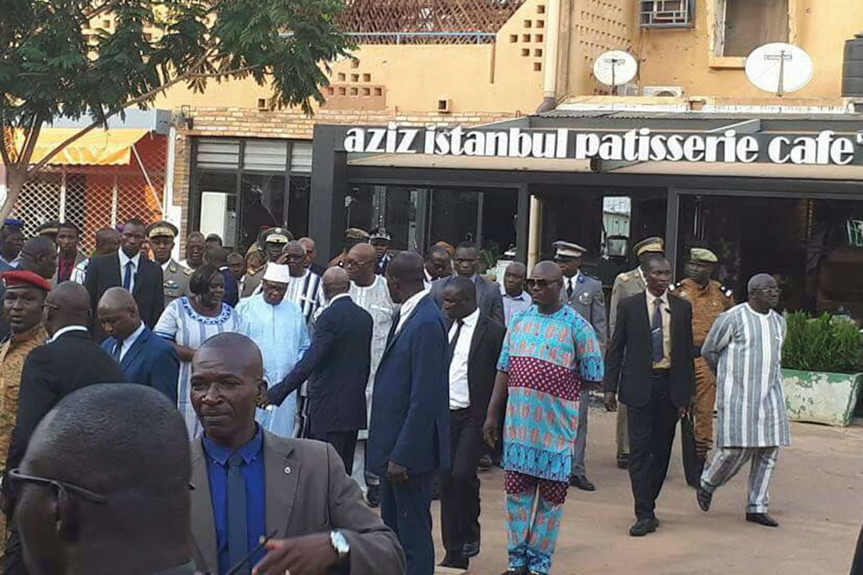 Le président malien Ibrahim Boubacar Keïta en visite à Ouagadougou le 15 août après l’attentat contre le café-restaurant  Aziz Istanbul. Ici en compagnie du président Roch Marc Christian Kaboré. © DR