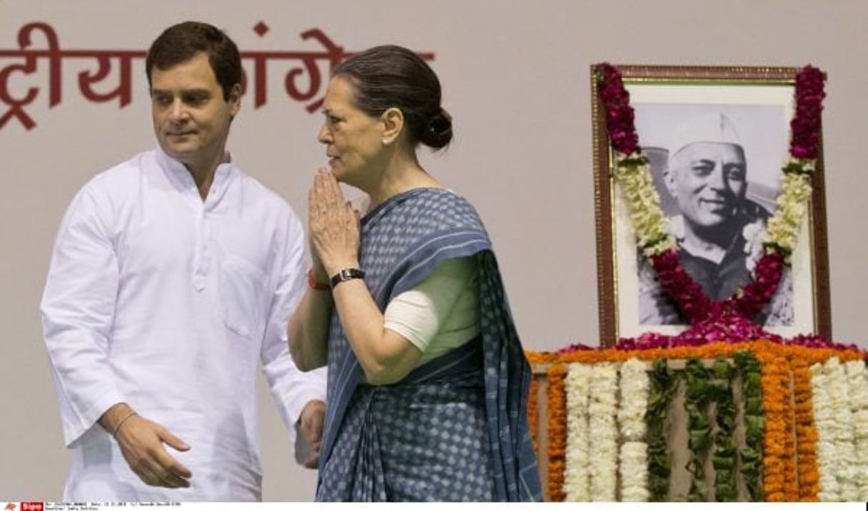 Sonia Gandhi et son fils Rahul Gandhi. © Saurabh Das/AP/SIPA