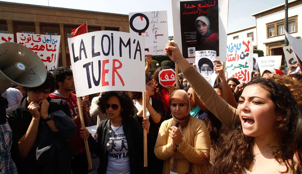 Manifestation à Rabat le 17 mars 2012 pour dénoncer le suicide de Amina Filali, violée par un homme et obligée de l’épouser. © Abdeljalil Bounhar/AP/SIPA