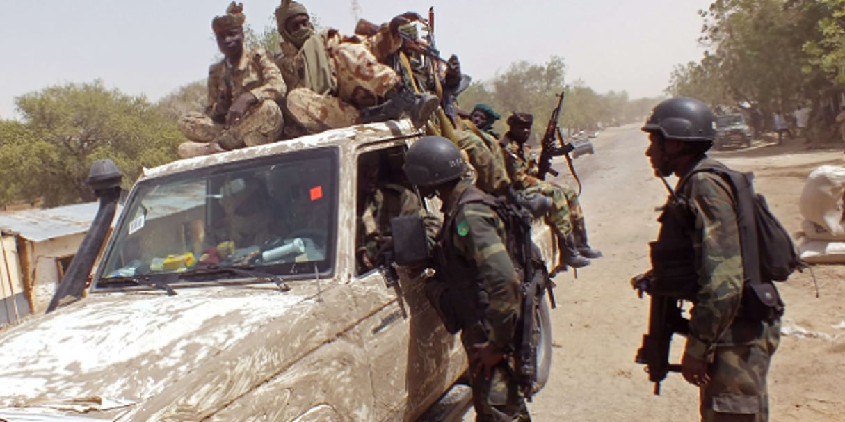 Des membres de la coalition régionale contre Boko Haram près de la ville de Fotokol, dans l’extrême nord du Cameroun, le 19 février 2015 (photo d’illustration). © Edwin Kindzeka Moki/AP/SIPA