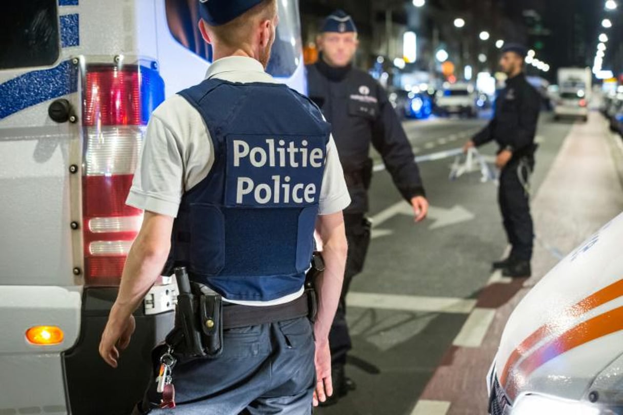 Des policiers sur le lieu de l’attaque à couteau contre des militaires à Bruxelles, le 25 août 2017. © AFP
