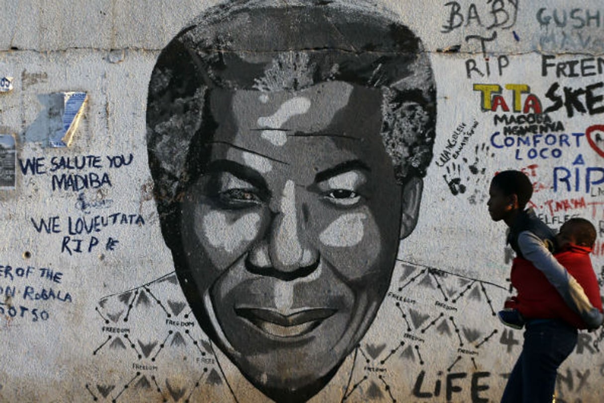 Une représentation de Nelson Mandela sur un mur du township de Katlehong, à 35 km à l’est de Johannesburg, le 18 juillet 2015. © Themba Hadebe/AP/SIPA