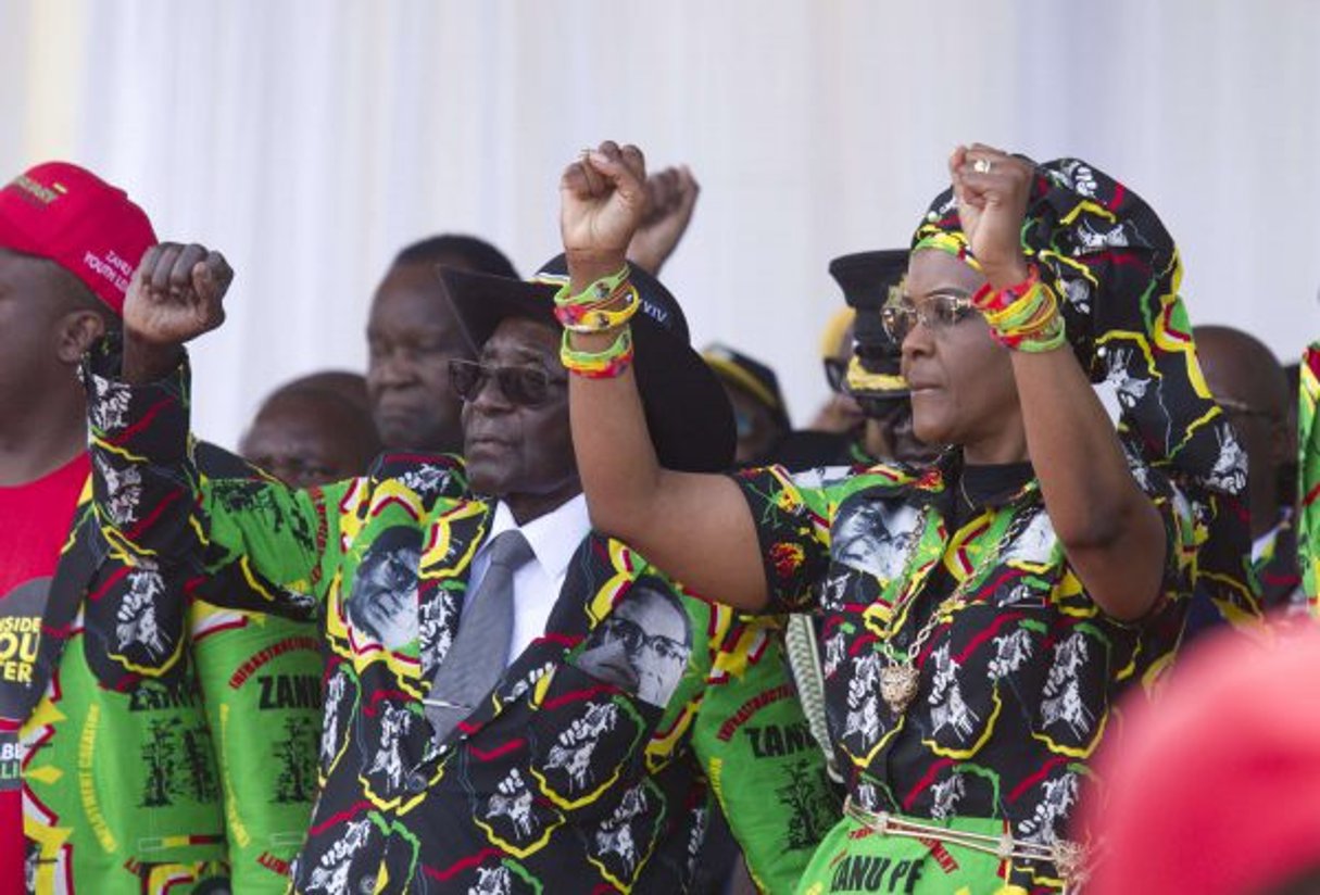 Robert Mugabe et son épouse, le 29 juillet. © Tsvangirayi Mukwazhi/AP/SIPA