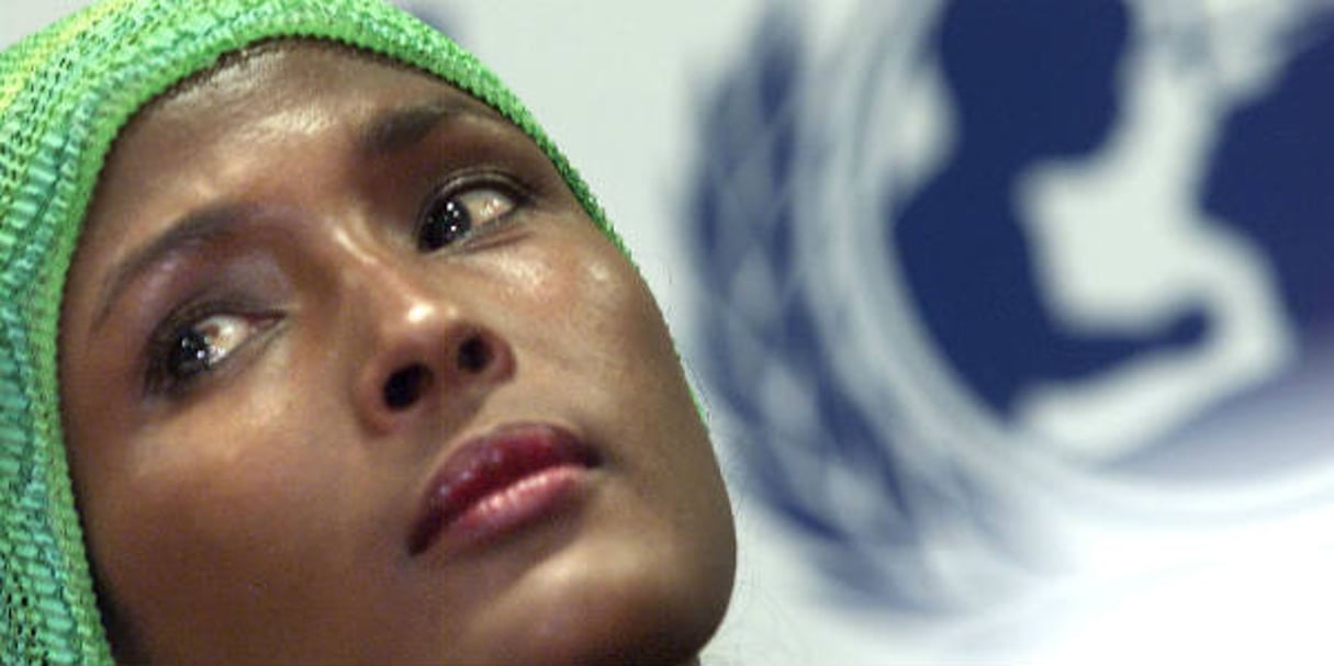La top model somalienne Waris Dirie, qui a fait de la lutte contre l’excision son combat, lors d’une conférence de presse sur les droits des femmes à Berlin, en 2002. © FRANKA BRUNS/AP/SIPA/AP/SIPA