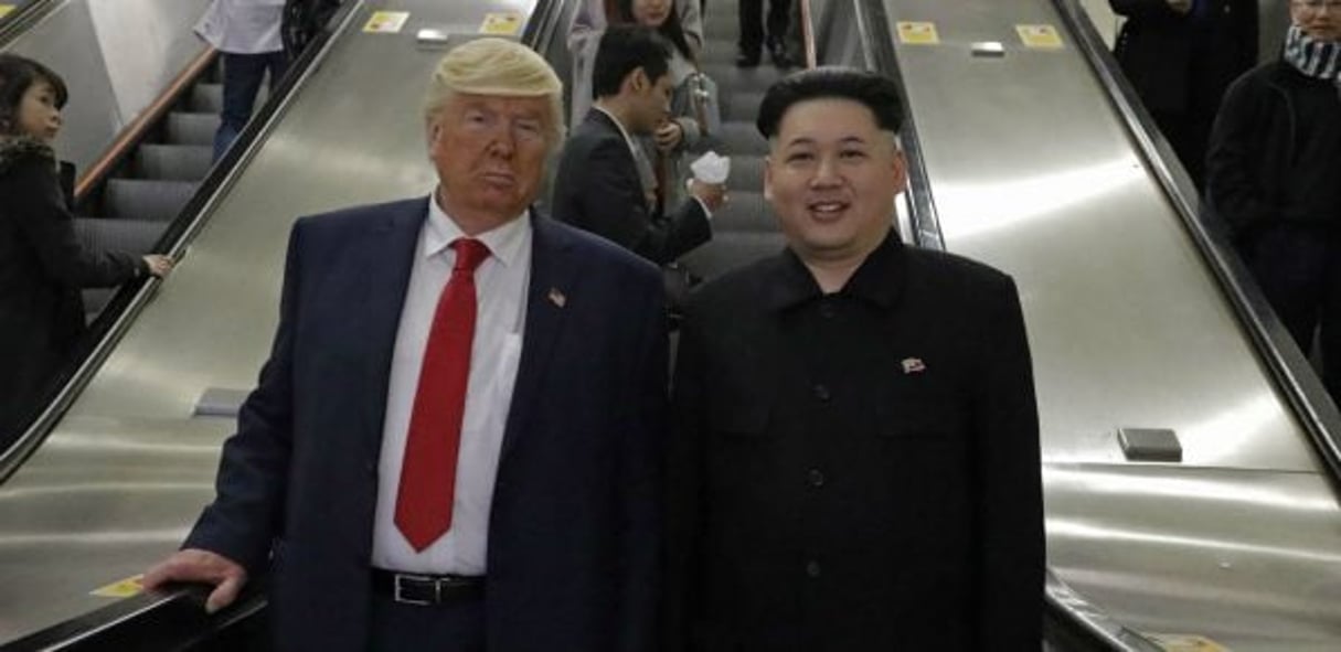 Sosies de Trump et de Kim Jong-un (Howard et Dennis) à Hong-Kong, le 25 janvier 2017. © Vincent Yu/AP/SIPA