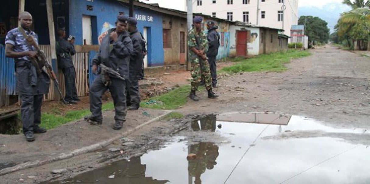 Des forces de sécurité burundaises, à Bujumbura, le 8 novembre 2015. © Stringer/AP/SIPA