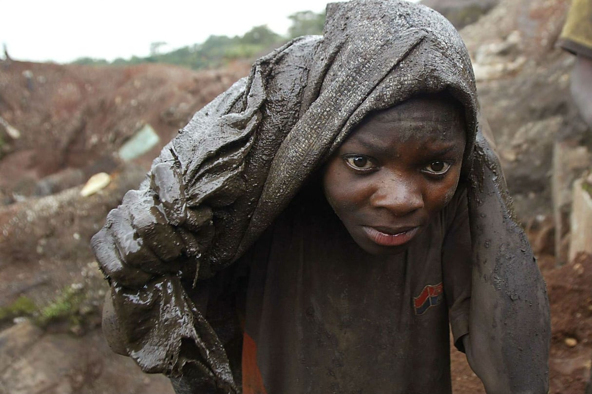 Un jeune garçon dans la mine de Shinkolobwe au sud-est de la République démocratique du Congo. © SCHALK VAN ZUYDAM/AP/SIPA