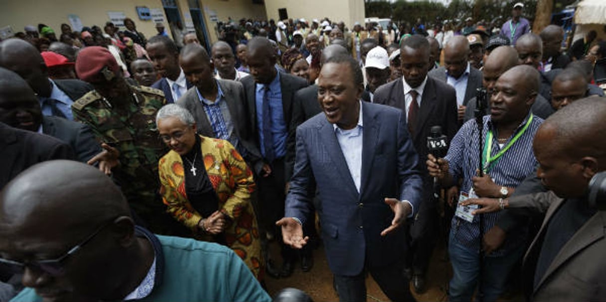 Le président sortant, Uhuru Kenyatta, après avoir voté, le 8 août, à Gatundu. © Ben Curtis/AP/SIPA