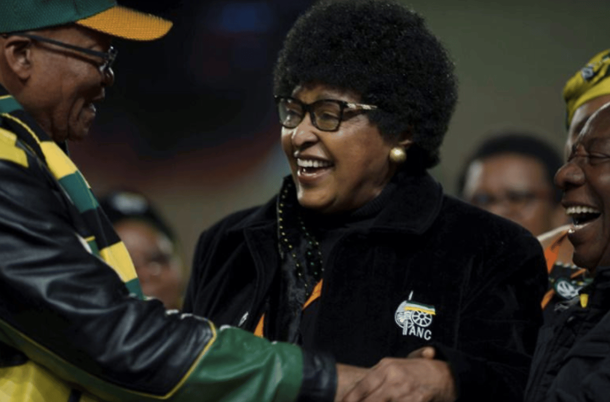 Winnie Mandela, ex-épouse de Nelson Mandela et le président sud-africain Jacob Zuma, le 30 juin 2017 à Johannesburg. © AFP / Mujahid Safodien