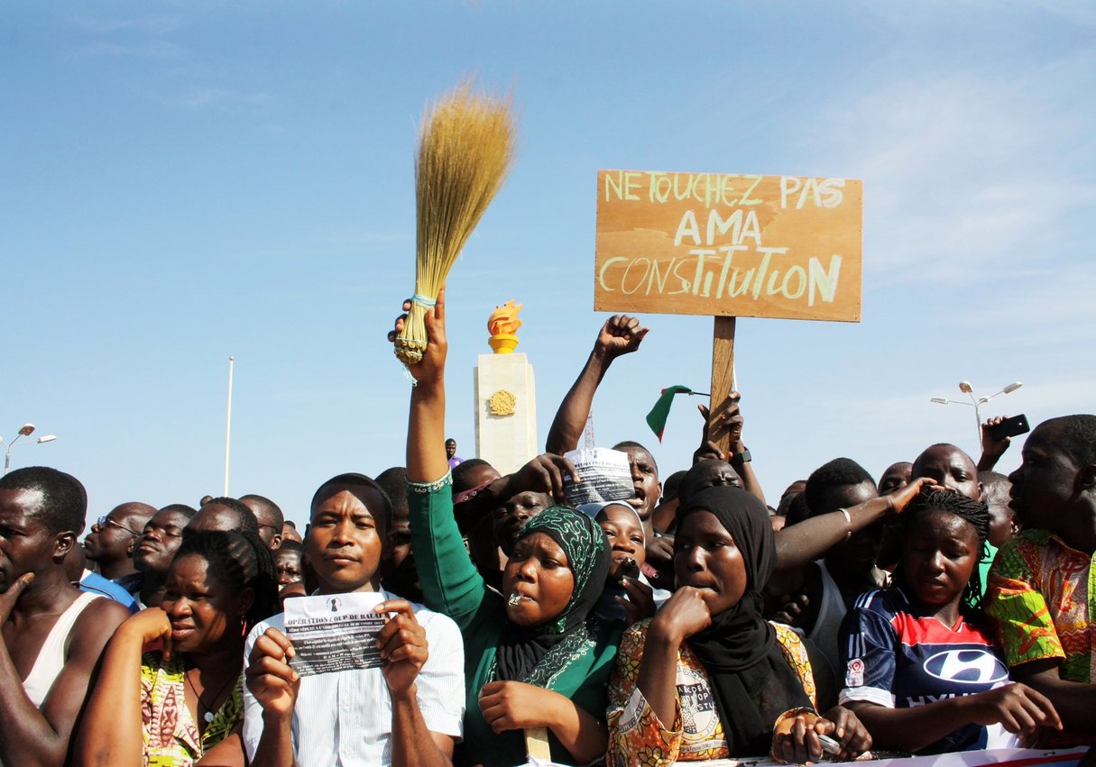 Manifestation à Ouagadougou, le 28 octobre 2014, pour dénoncer le projet de révision constitutionnelle. &copy; Erick-C AHOUNOU/Sama