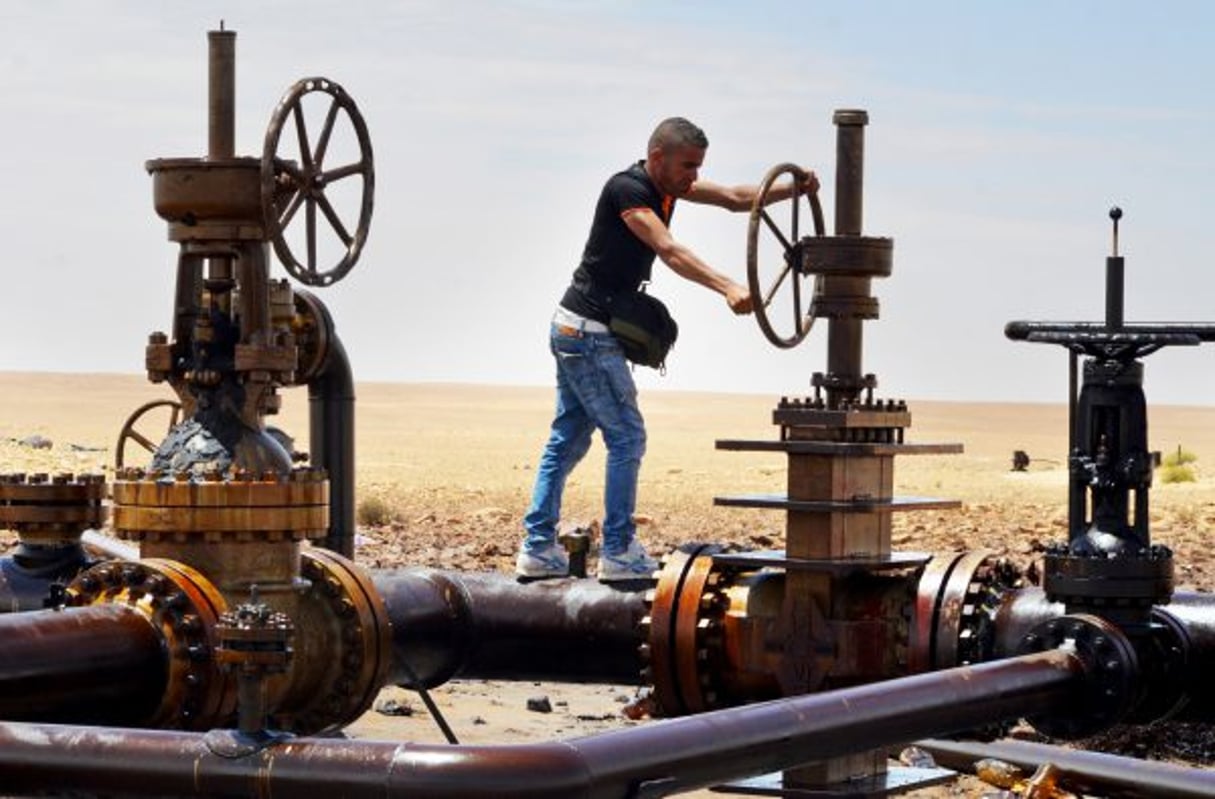 Coupé depuis avril, le pipeline transportant la production du Sud a été remis en service (ici, la station de pompage d’El Kamour). © Khaled EL HOUCH/AFP