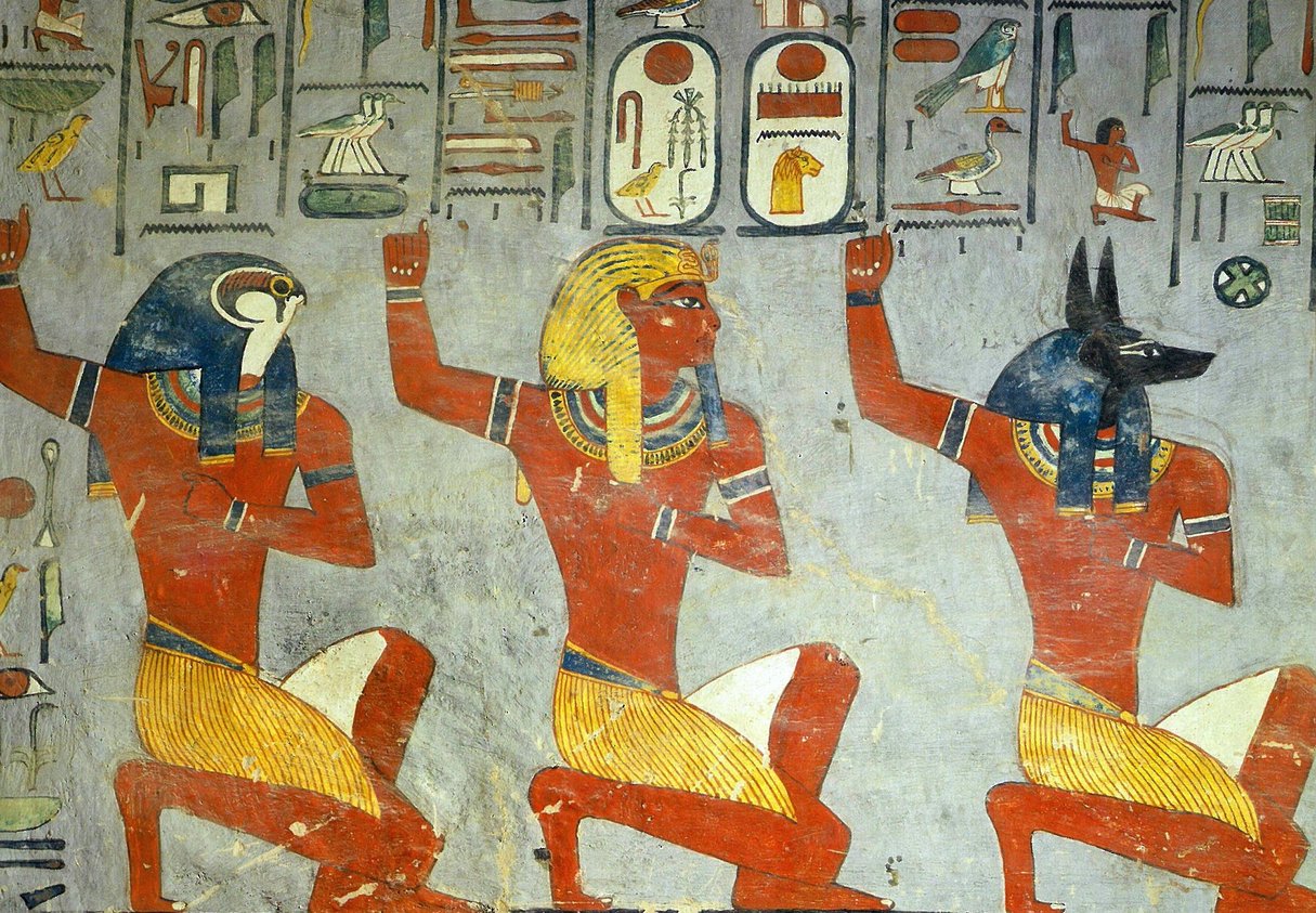 Tombeau de Ramsès 1er (vers 1290 avant J.-C.) Dans le yoga égyptien, cette posture s'intitule "henou". &copy; Tombeau de Ramsès 1er (vers 1290 avant J.-C.) Dans le yoga égyptien, cette posture s&rsquo;intitule « henou ».
