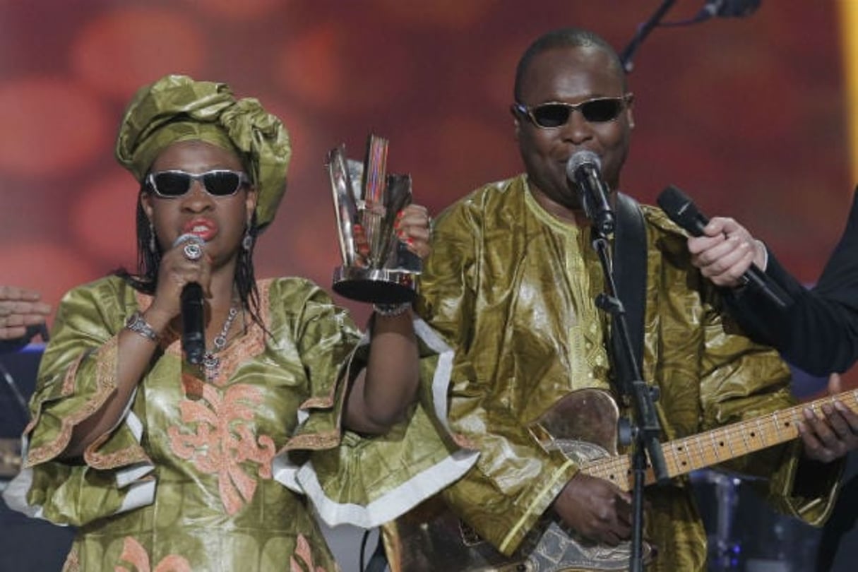 Amadou & Mariam aux 28èmes Victoires de la Musique, en France, le 8 février 2013. © Francois Mori/AP/SIPA