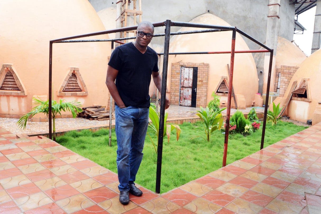 Alioune Ifra Ndiaye, dans le patio du nouveau BlonBa. © Emmanuel Bakary Daou