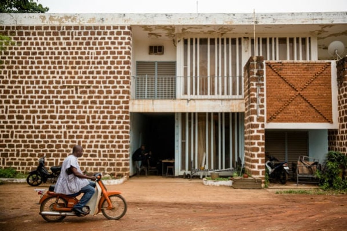 Le bâtiment devant lequel Thomas Sankara a été tué. © Photo : Sophie Garcia / HansLucas