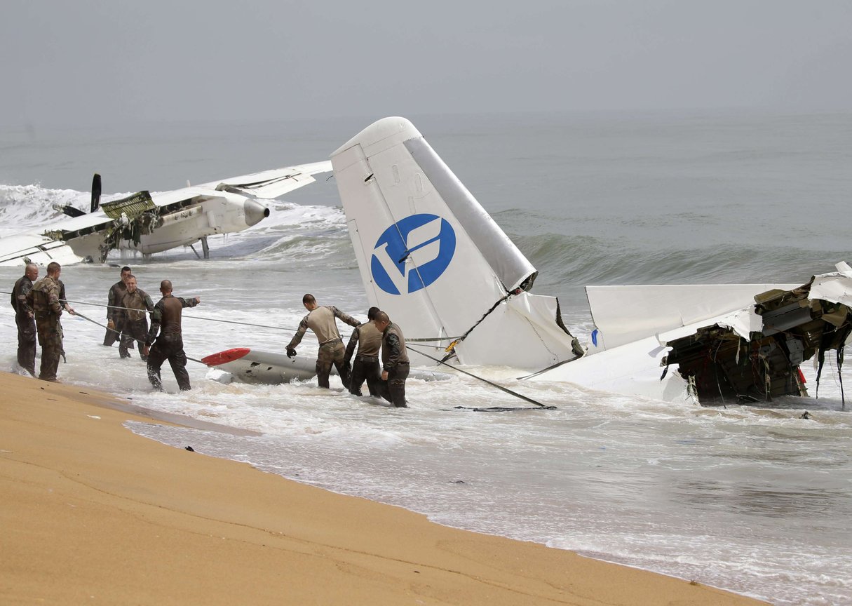 le 14 octobre, un Antonov 26 s’était déjà abimé dans l’océan Atlantique à quelques mètres de l’aéroport d’Abidjan, en Côte d’Ivoire. © Diomande Ble Blonde/AP/SIPA