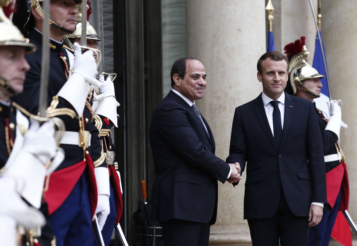 Emmanuel Macron et Abdel Fattah al-Sissi à l’Élysée, le 24 octobre 2017. © Kamil Zihnioglu/AP/SIPA