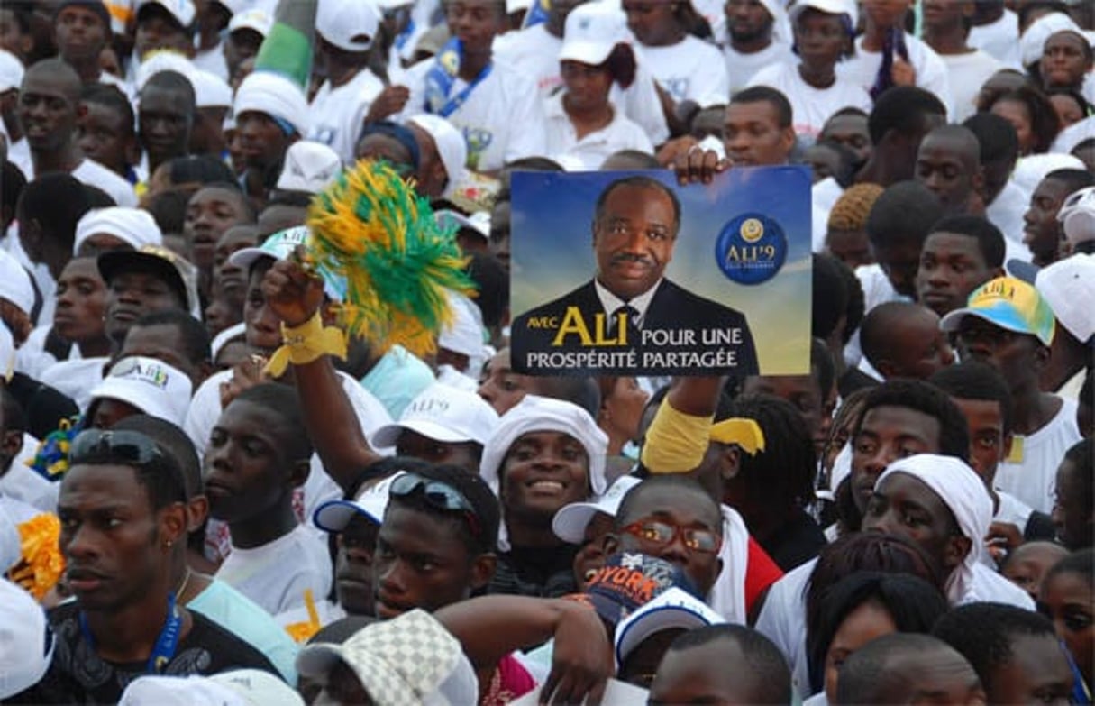 Soutiens d’Ali Bongo Ondimba, le 29 août 2009 lors de sa campagne électorale à Libreville, le 6 novembre 2017. © Joel Bouopda Tatou/AP/SIPA