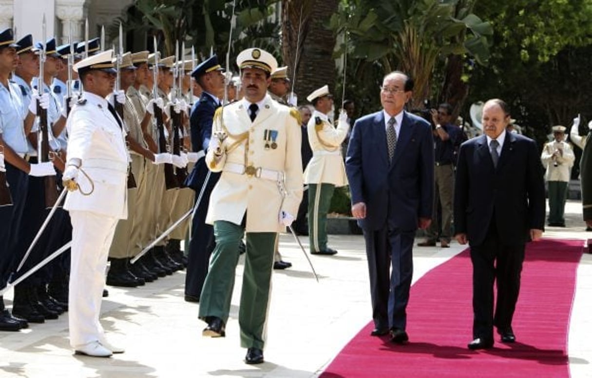 Alger, juillet 2007. Abdelaziz Bouteflika reçoit Kim Yong-nam, numéro deux du régime nord-coréen. © Zohra Bensemra/REUTERS