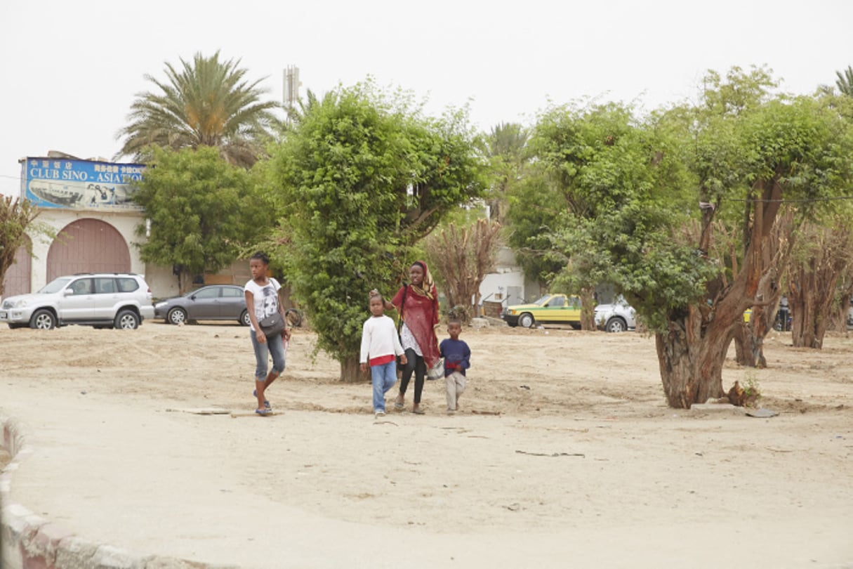 Vue de rues entre l’aéroport et le palais présidentiel mauritanien, à Nouakchott, le 12 mai 2014. © Bruno Levy pour Jeune Afrique