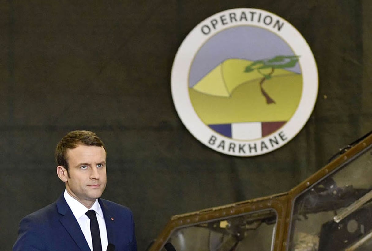 Le président français Emmanuel Macron à Gao, au nord de Mali, pour l’opération Barkhane, le 19 mai 2017. © Christophe Petit Tesson/ Pool via AP/SIPa