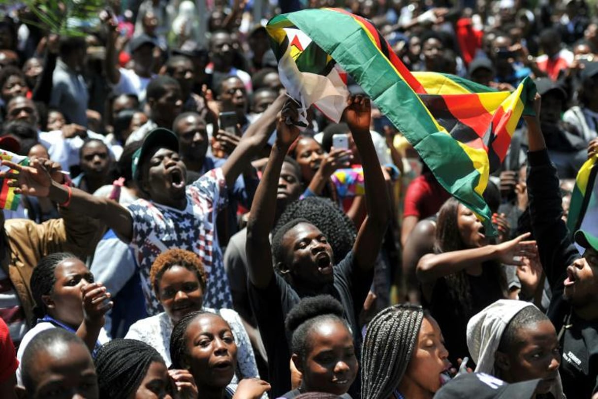 Manifestation à l’université d’Harare le 20 novembre 2017 pour le départ du président zimbabwéen Robert Mugabe. © AFP