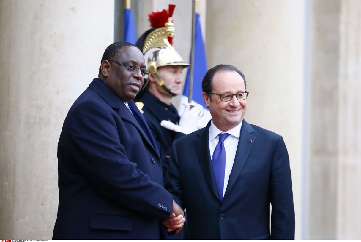 Le contrat entre Total et l’État du Sénégal a été signé en décembre 2016, pendant la visite de Macky Sall à François Hollande. © Francois Mori/AP/SIPA