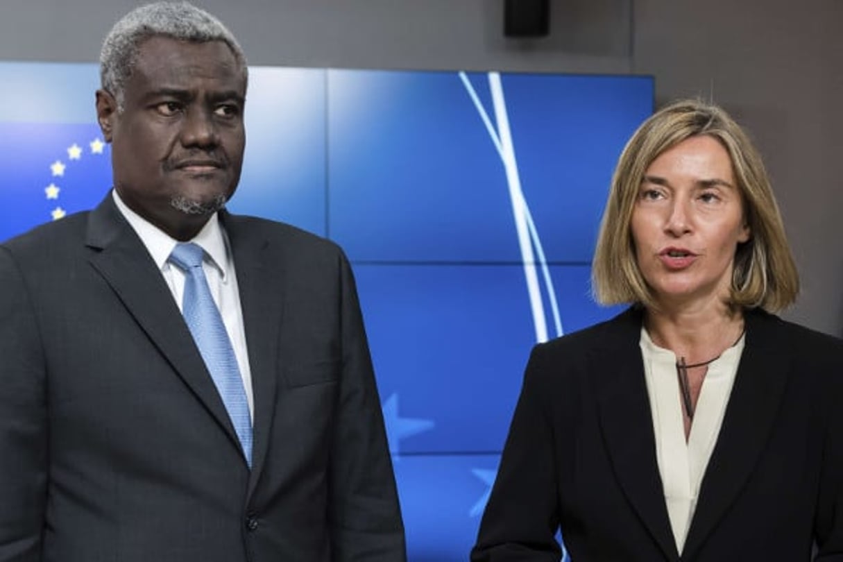 Moussa Faki et Federica Mogherini  lors d’une rencontre le 15 mai 2017 à Bruxelles. © Geert Vanden Wijngaert/AP/SIPA