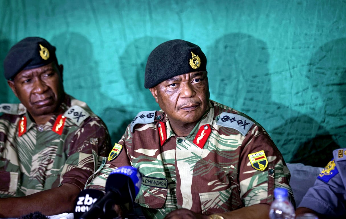 Zimbabwean Army General Constantino Chiwenga speaks to the media at KG6 barracks in Harare, Zimbabwe Monday, Nov. 20, 2017. The military has had President Robert Mugabe under house arrest for several days, and urged for calm. (AP Photo/Ben Curtis)/ABC116/17324671047163/1711201946 &copy; Ben Curtis/AP/SIPA