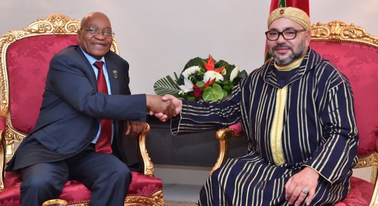 Le roi du Maroc, Mohammed VI a rencontré le président sud-africain, Jacob Zuma, le 29 novembre 2017 à Abidjan © Maghreb Arab Press (MAP)