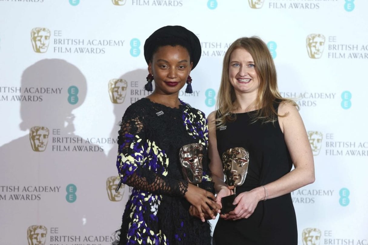 Rungano Nyoni (à g.) pose avec Emily Morgan à l’occasion des Bafta Awards de Londres, le 18 février 2018 © Joel C Ryan/AP/SIPA