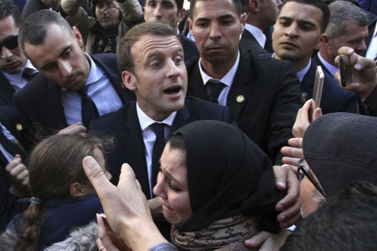 Emmanuel Macron rencontre des résidents d’Alger, mercredi 6 décembre 2017 © Anis Belghoul/AP/SIPA