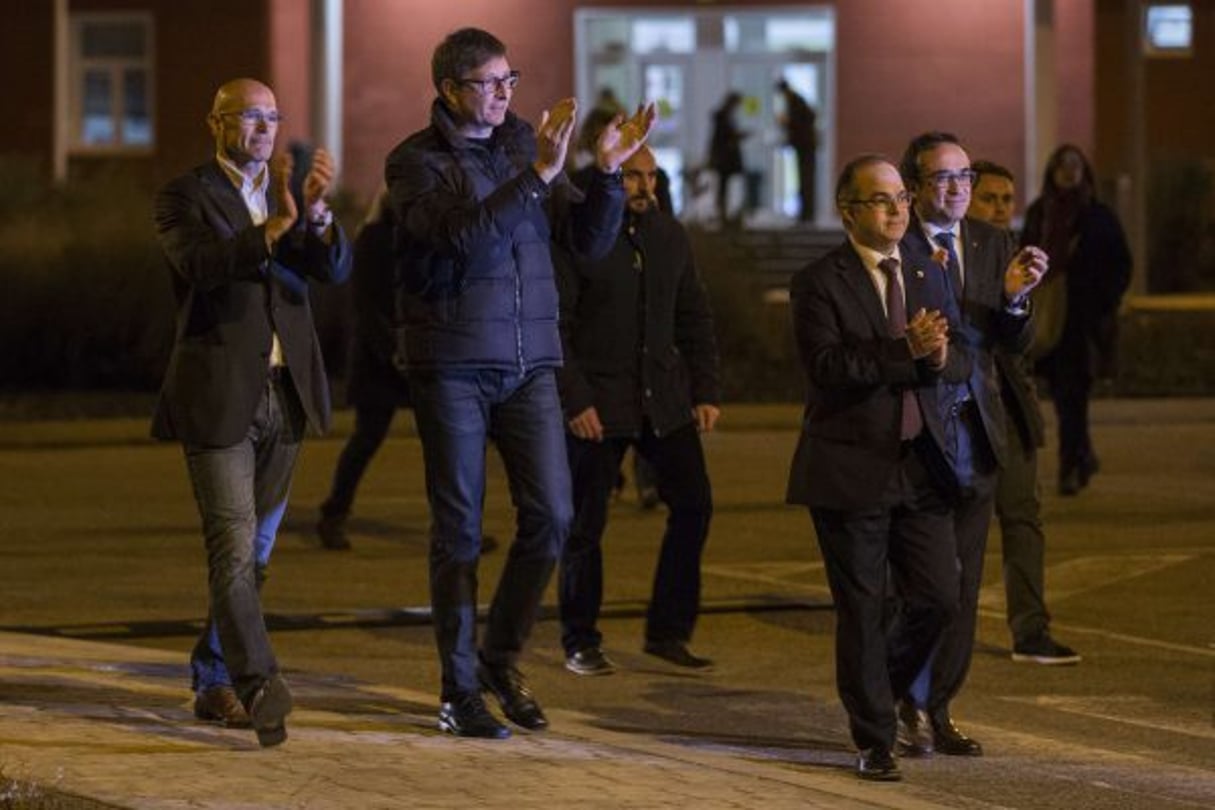 Carles Mundo, ancien membre du gouvernement catalan (au centre, le plus grand), à lancé la campagne du parti ERC (indépendantiste) le 4 décembre à Vic. © Francisco Seco/AP/SIPA