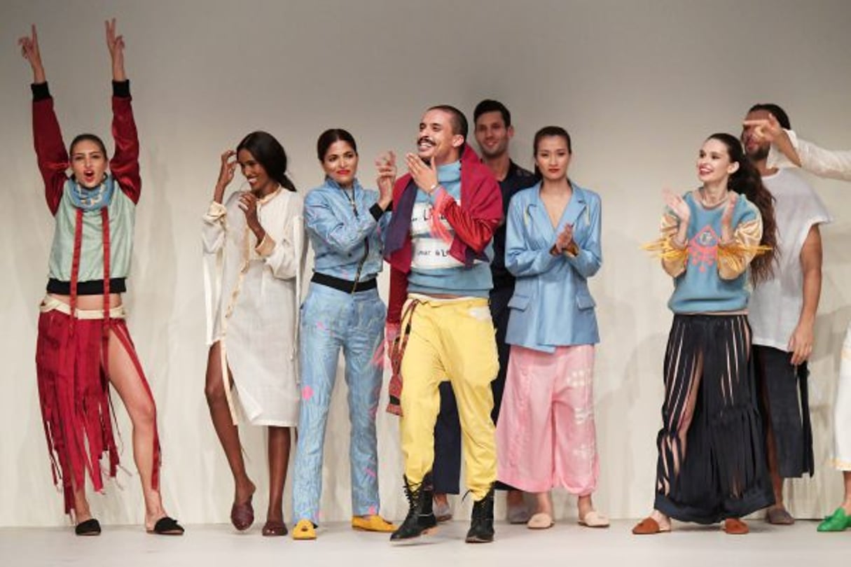 Le designer Amine Bendriouich et ses modèles en octobre 2017 à la fin de la présentation de sa collection Unisex à Dubaï. © Stuart Wilson/Getty Images/AFP