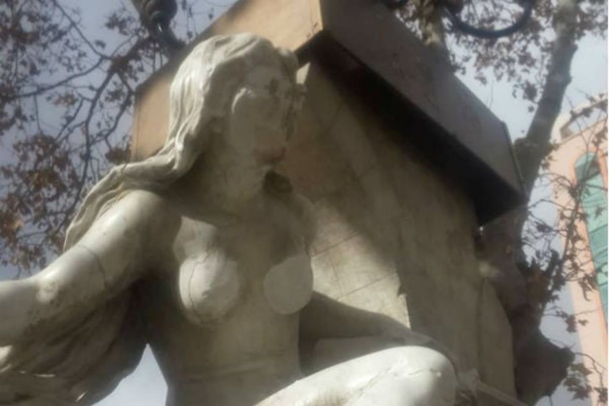 La statue de Sétif, défigurée par un individu le 18 décembre 2017. © Capture écran/YouTube.