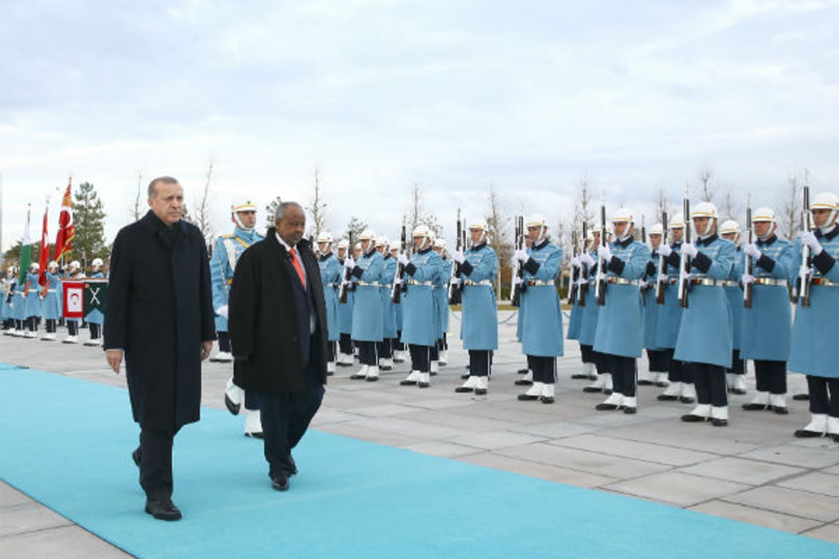 Recep Tayyip Erdogan, président turc, et  Ismail Omar Guelleh, président djiboutien, lors de la visite offoicielle de ce dernier le mardi 18 décembre 2017 à Ankara. © DR / Photo mise à disposition par la présidence de Djibouti.