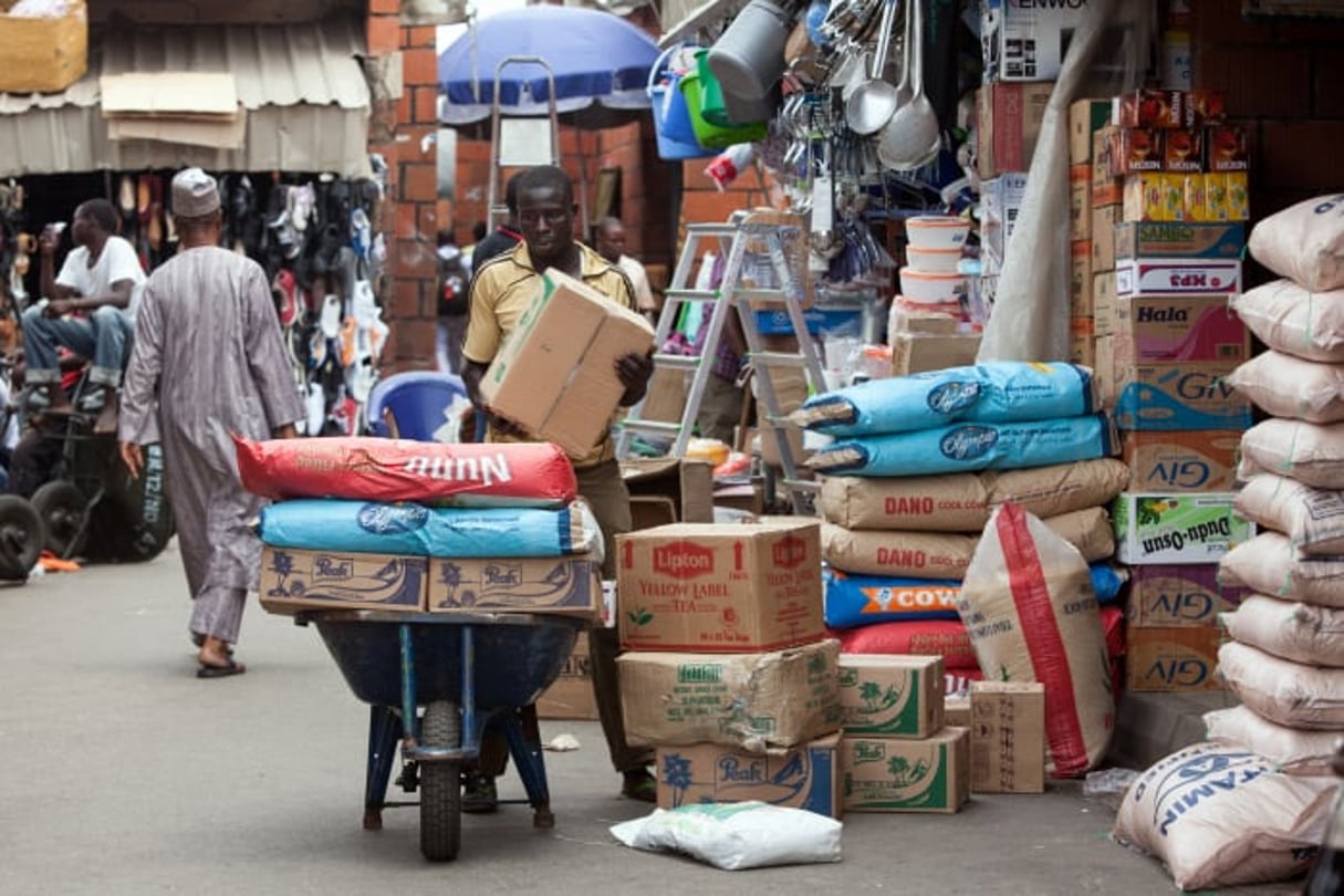 Le marché Wuse à Abuja. © Gwenn Dubourthoumieu pour JA