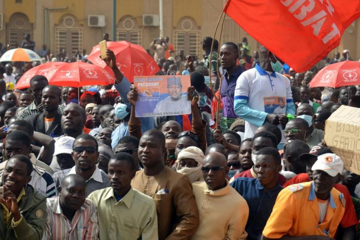 Plusieurs milliers de personnes manifestent à Niamey contre la loi de finances 2018 qu’elles jugent « antisociale », le 31 décembre 2017. © BOUREIMA HAMA / AFP
