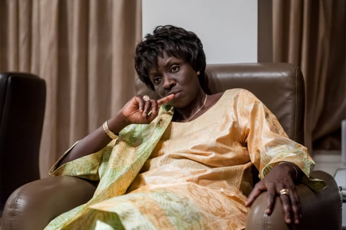 Aminata Touré, ancienne ministre de la Justice et Première ministre, dans son bureau de Dakar en janvier 2013. © Guillaume Bassinet pour JA